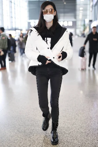 Victoria Secret Angel Och Kinesiska Modell Mengyao Bättre Känd Som — Stockfoto