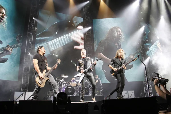 Membri Della Band Heavy Metal Americana Metallica Esibiscono Loro Concerto — Foto Stock