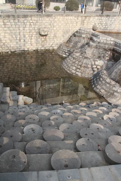 Schody Zdobią Gęste Kamienie Młyńskie Kampusie Uniwersytetu Artystycznego Shandong Mieście — Zdjęcie stockowe