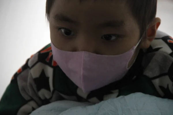 Den Sju Åriga Kinesiska Pojke Xiao Jie Som Fick Diagnosen — Stockfoto