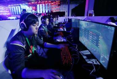 --FILE--Players of the online game, League of Legends (LOL) compete in the 2017 National Electronic Sports Tournament (NEST) in Nanchang city, east China's Jiangxi province, 28 October 2017