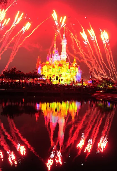 Fogos Artifício Explodem Sobre Castelo Disney Disneylândia Xangai Shanghai Disney — Fotografia de Stock