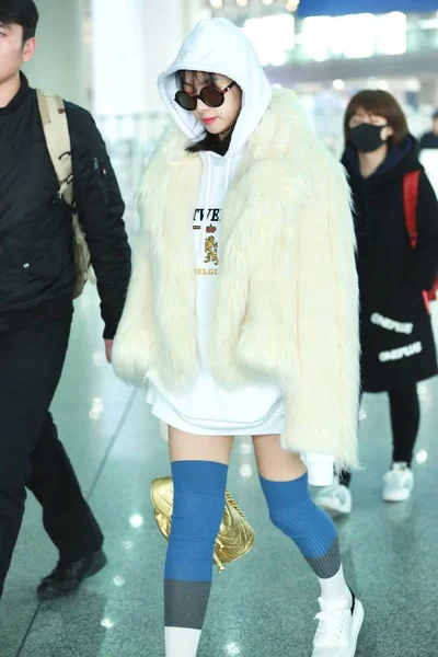 Chanteuse Actrice Chinoise Victoria Song Song Qian Est Photographiée Aéroport — Photo