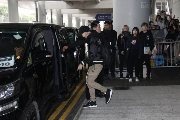 一名韩国男孩乐队班坦男孩 Bts 抵达香港国际机场 参加2017年11月29日中国香港 Mnet 亚洲音乐奖 2017 Mama — 图库照片