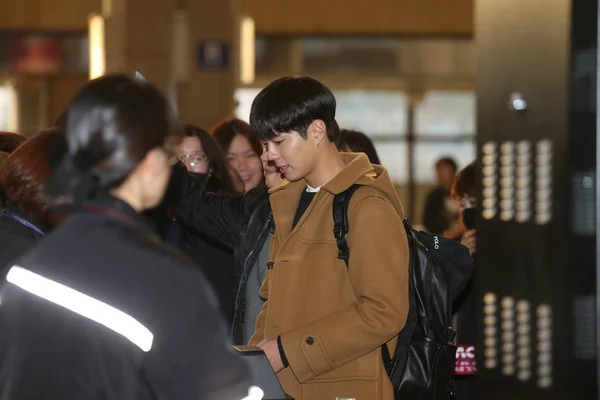 Ator Sul Coreano Park Gum Retratado Quando Chega Aeroporto Internacional — Fotografia de Stock