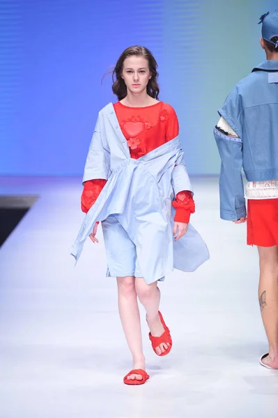 2017 베이징 2018 Kunyuan에 패션쇼에서 새로운 창조를 — 스톡 사진