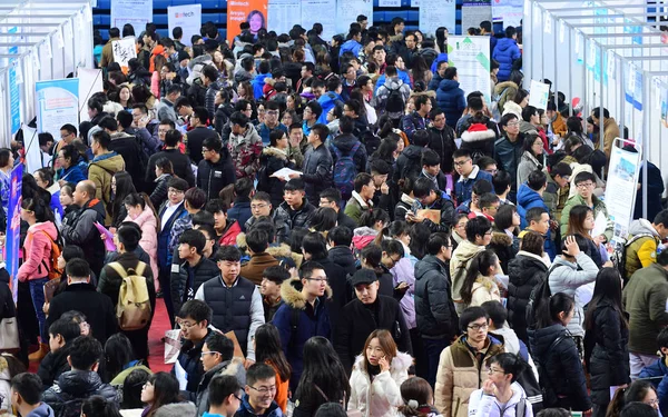 Datei Chinesische Studenten Drängen Sich Während Einer Jobmesse Der Nordostuniversität — Stockfoto