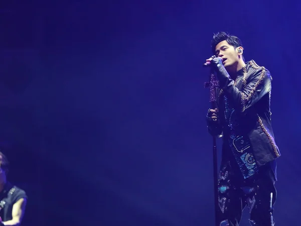 台湾歌手周杰伦在2017年1月8日于中国香港举行的 音乐会巡演中表演 — 图库照片