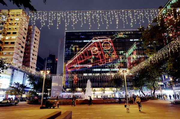Cidadãos Olham Para Luzes Natal Preparação Para Festival Natal Tsim — Fotografia de Stock