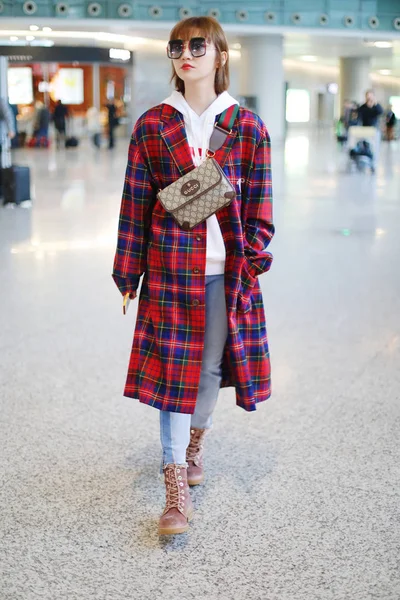 Attrice Cinese Jing Tian Fotografata All Aeroporto Internazionale Shanghai Hongqiao — Foto Stock