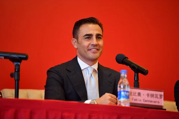 Fabio Cannavaro Nowy Trener Guangzhou Evergrande Taobao Mówi Podczas Konferencji — Zdjęcie stockowe