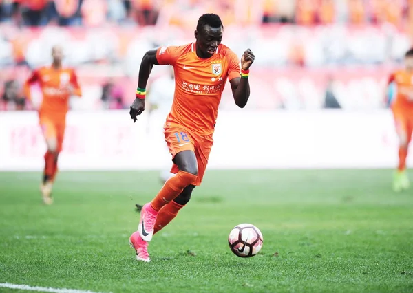 Senegalese Football Player Papiss Cisse Shandong Luneng Dribbles Hebei China — Stock Photo, Image