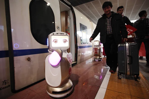 Robot Inteligente Sirve Los Pasajeros Que Regresan Casa Para Próximo —  Fotos de Stock