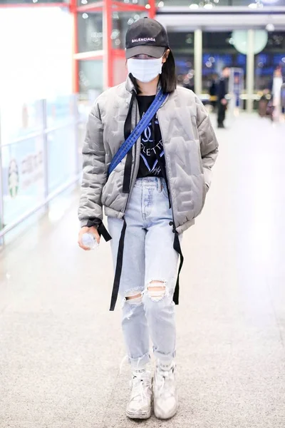 Китайская Певица Актриса Виктория Сонг Сун Цянь Прибыла Международный Аэропорт — стоковое фото