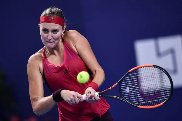 Kristina Mladenovic França Devolve Uma Foto Para Magdalena Rybarikova Eslováquia — Fotografia de Stock