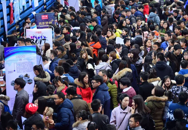 Datei Chinesische Studenten Drängen Sich Während Einer Jobmesse Der Nordostuniversität — Stockfoto