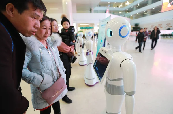 Robot Proporciona Información Para Los Visitantes Del Hospital General Pla —  Fotos de Stock