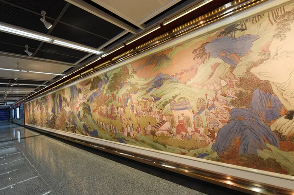 Vista Interna Una Stazione Della Metropolitana Con Squisiti Murales Disegni — Foto Stock