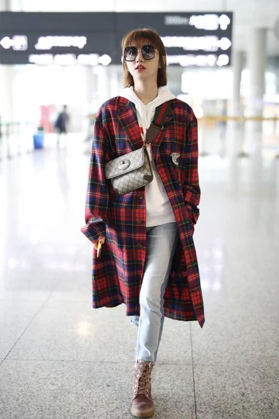 Attrice Cinese Jing Tian Fotografata All Aeroporto Internazionale Shanghai Hongqiao — Foto Stock