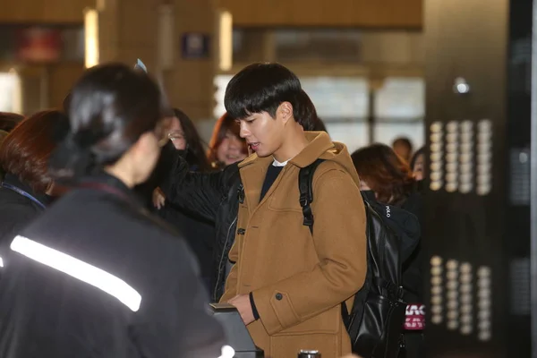 Ator Sul Coreano Park Gum Retratado Quando Chega Aeroporto Internacional — Fotografia de Stock