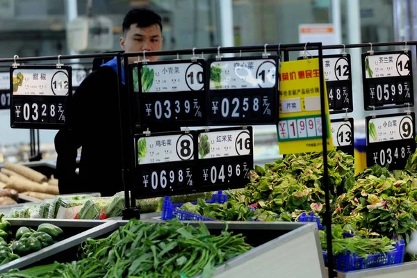 Клієнт Магазини Овочів Супермаркеті Місті Нанкін Провінція Цзянсу Східного Китаю — стокове фото