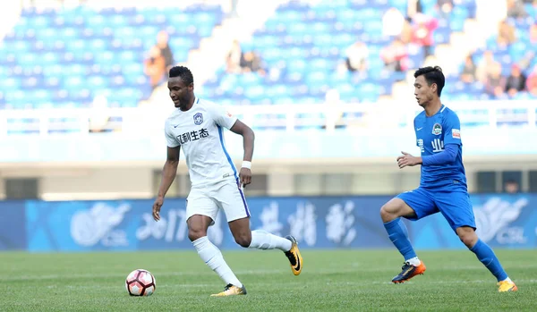 Jogador Futebol Nigeriano John Obi Mikel Tianjin Teda Esquerda Chuta — Fotografia de Stock