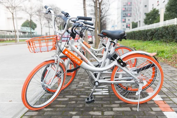 Datei Fahrräder Des Fahrradverleihdienstes Mobike Auf Einer Straße Shanghai China — Stockfoto