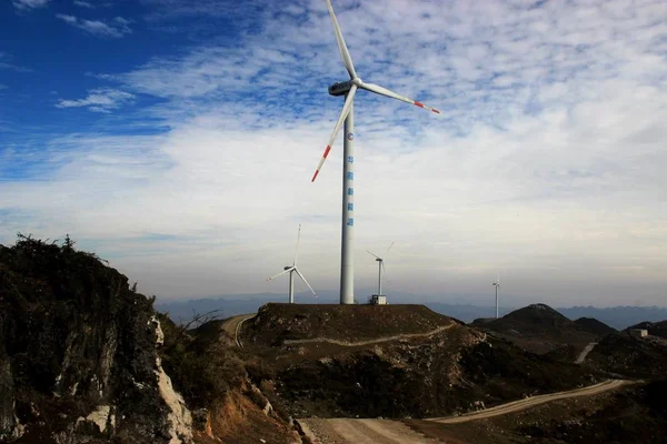 Rüzgar Türbinleri Çin Guizhou Eyaletinin Güneybatısındaki Weining Hui Miao Özerk — Stok fotoğraf