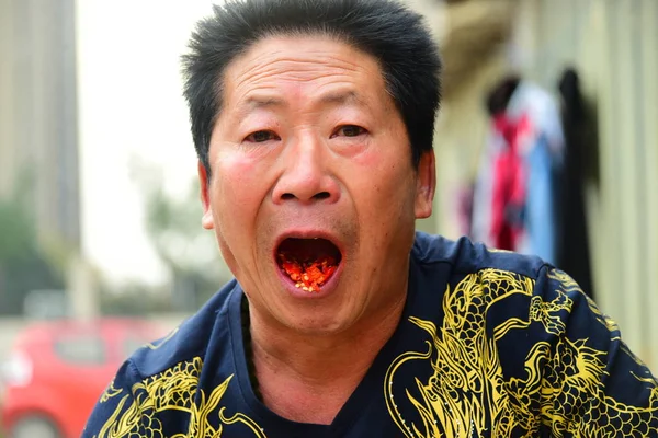 Chinese Chili King Yongzhi Shows Chili Peppers Xinzheng City Zhengzhou — Stock Photo, Image