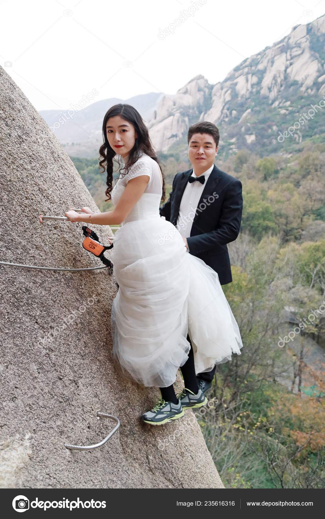 Newlywed Chinese Couple Poses Wedding Photos Dangling Cliff Face
