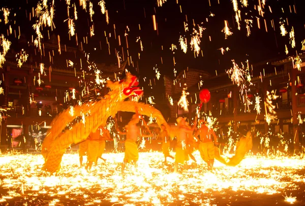People Perform Fire Dragon Dance Sparkles Greet New Year Shelong — Stock Photo, Image
