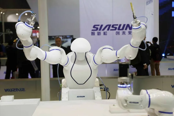 Ένα Ρομπότ Της Siasun Εμφανίζεται Στην 19Ου Διεθνή Έκθεση Βιομηχανίας — Φωτογραφία Αρχείου