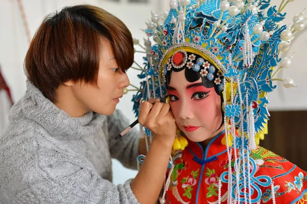 Primary Student Finishes Her Hair Makeup Dressed Role Yang Guifei — Stock Photo, Image