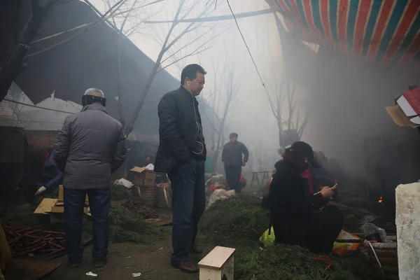 Residentes Chinos Locales Hacen Carne Ahumada Sitio Procesamiento Ciudad Dazhou —  Fotos de Stock