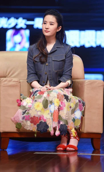 Chinese Actrice Liu Yifei Woont Een Promotioneel Evenement Voor Haar — Stockfoto