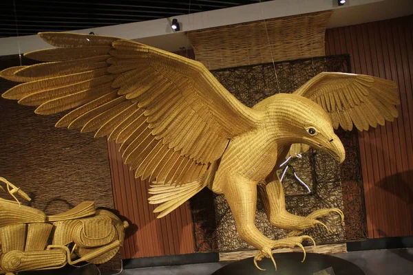Плетеный Орел Выставляется Четвертой Китайской Линьшу Выставке Плетеного Изделия Округе — стоковое фото