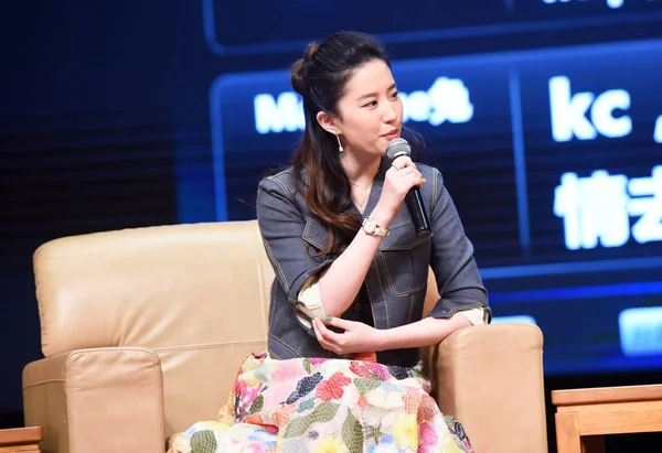 Aktris Tiongkok Liu Yifei Menghadiri Acara Promosi Untuk Filmnya Chinese — Stok Foto