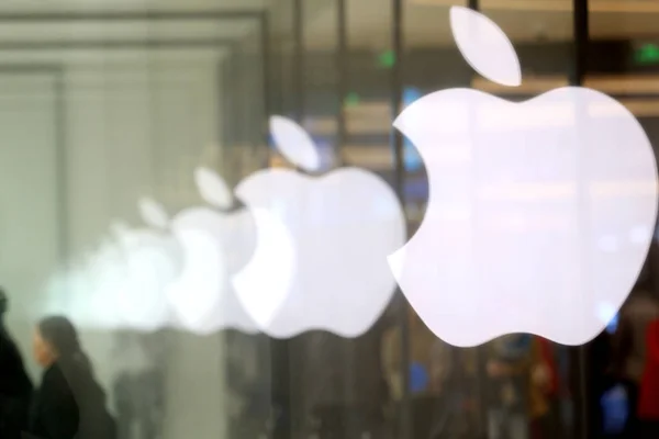 Los Clientes Visitan Una Apple Store Shanghái China Diciembre 2016 — Foto de Stock