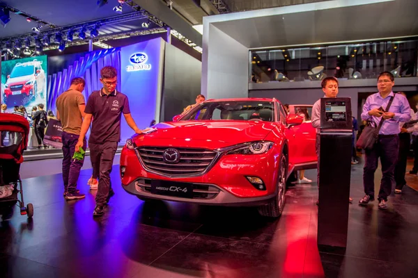 Lidé Navštěvují Stánek Mazda Během Čínské Kuang Čou Mezinárodní Automobilové — Stock fotografie