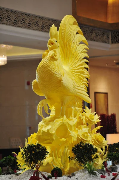 Une Sculpture Beurre Coq Est Exposée Dans Hôtel Ville Shenyang — Photo