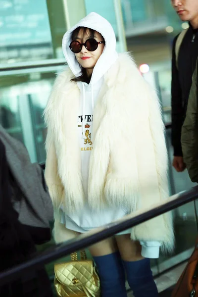 Chanteuse Actrice Chinoise Victoria Song Song Qian Est Photographiée Aéroport — Photo