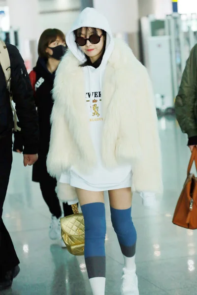 Cantante Attrice Cinese Victoria Song Song Qian Fotografata All Aeroporto — Foto Stock