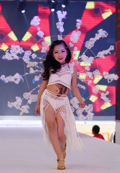 Een Model Van Lingerie Gekleed Parades Tijdens Een Victoria Secret — Stockfoto