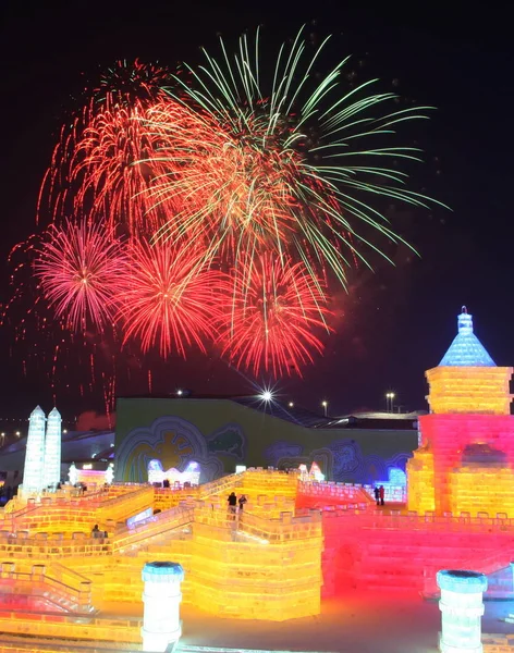 Tűzijáték Robbant Jég Szobrok Jég Snow World Park Harbin Város — Stock Fotó