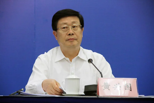 2015年8月19日 时任天津市市长的黄兴国出席天津滨海新区特大爆炸事故新闻发布会 — 图库照片
