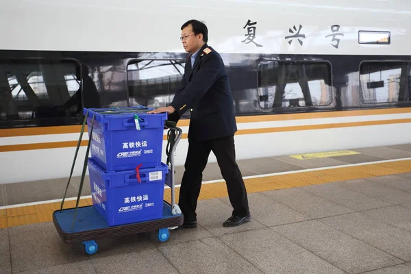 고속철도의 상자를 구획으로 합니다 베이징에 사우스 베이징 철도역에서 베이징 상하이 — 스톡 사진