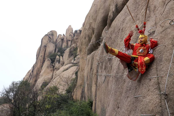 Ένα Προσωπικό Ντυμένο Βασιλιάς Πίθηκος Της Κινεζικής Τηλεοπτικής Σειράς Ταξίδι — Φωτογραφία Αρχείου