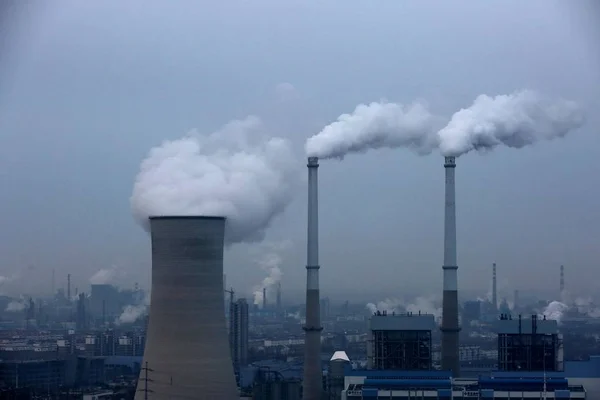 Plik Dym Jest Odprowadzany Kominów Fabryce Ciężkich Smog Huaian Miasta — Zdjęcie stockowe