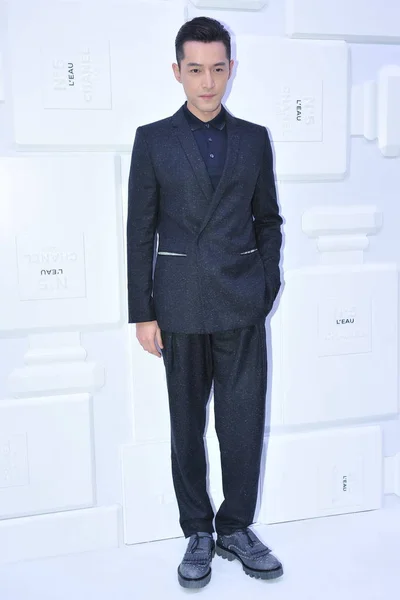 Chiński Aktor Stawia Przybywa Impreza Promocyjna Perfumy Chanel Pekinie Września — Zdjęcie stockowe