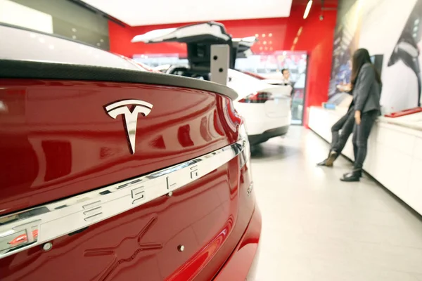 Auto Elettrica Tesla Esposta Negozio Concessionarie Tesla Shanghai Cina Gennaio — Foto Stock